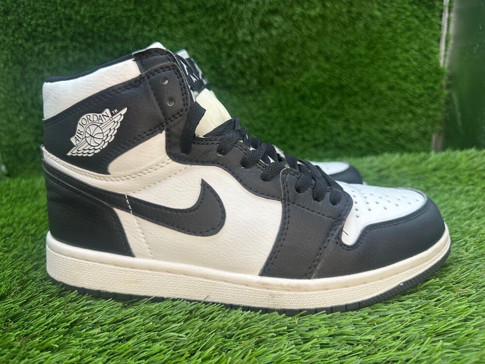 Nike Air Jordan 1 Retro High Athletic Sneaker Men's 8 Black Leather Gym Workout